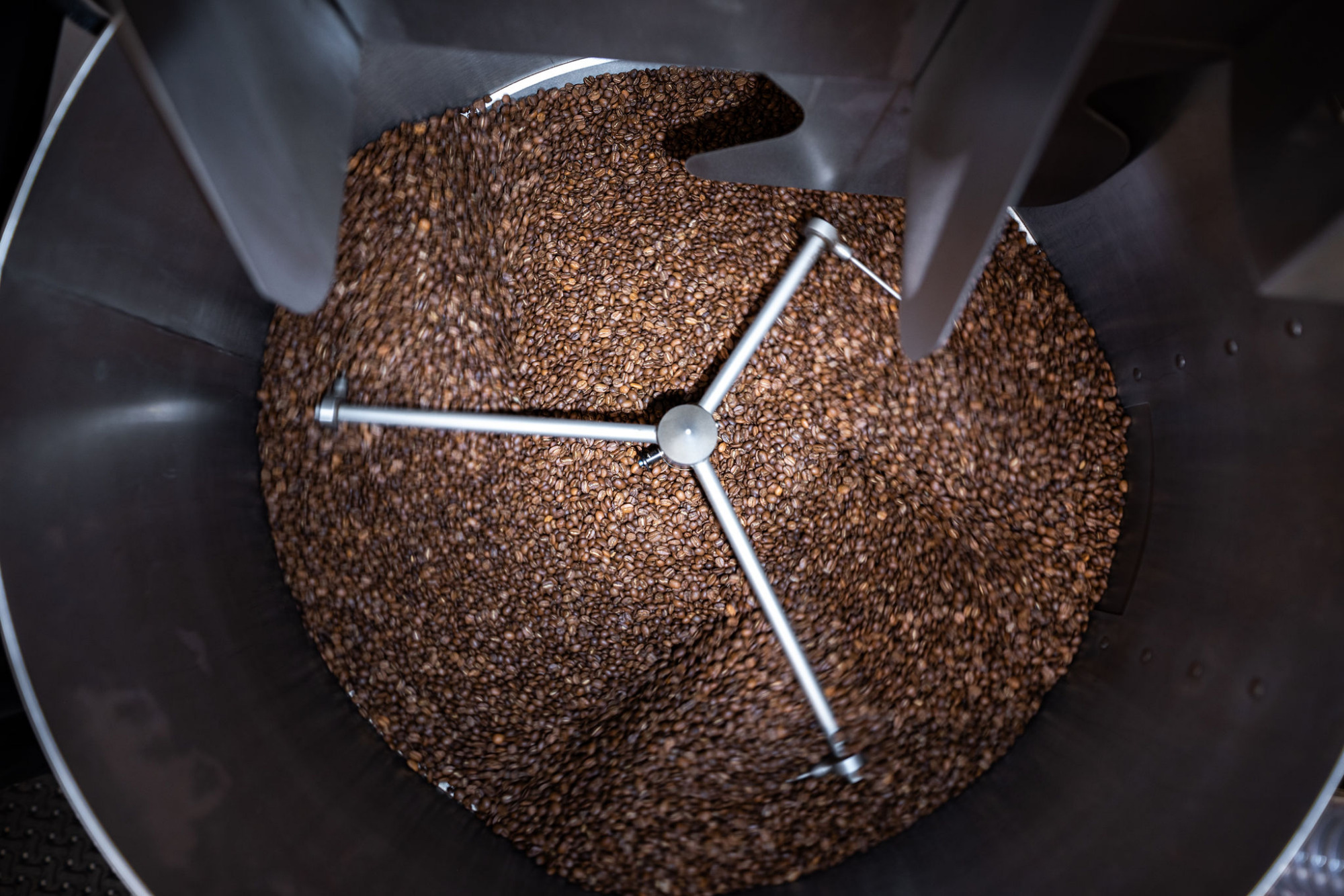 Pražení kávy ve Fiftybeans - chladicí buben